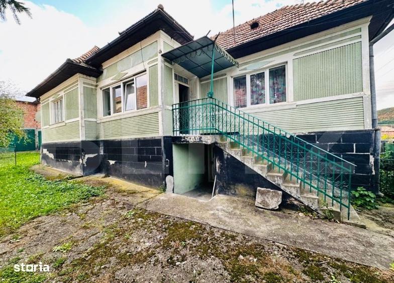 Casă cu 2 camere cu Teren 690 Mp în Petrești