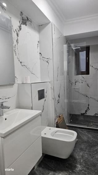 Apartament cu 3 camere semidecomandat în Dămăroaia