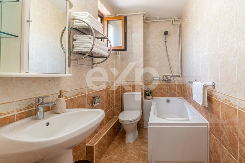 Casă individuală cu 7 camere cu Canalizare în Valea Azugii