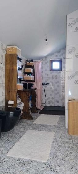 Apartament cu 4 camere decomandat, mobilat în Sânnicoară