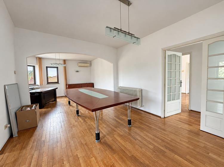 Apartament cu 3 camere decomandat, mobilat în Cotroceni
