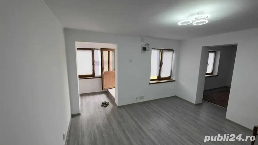 Casă cu 5 camere cu Teren 1347 Mp în Odaia Manolache