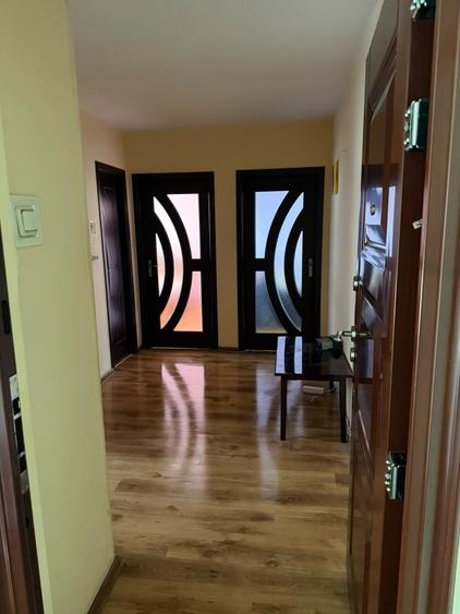 Apartament cu 2 camere decomandat în Banca Națională