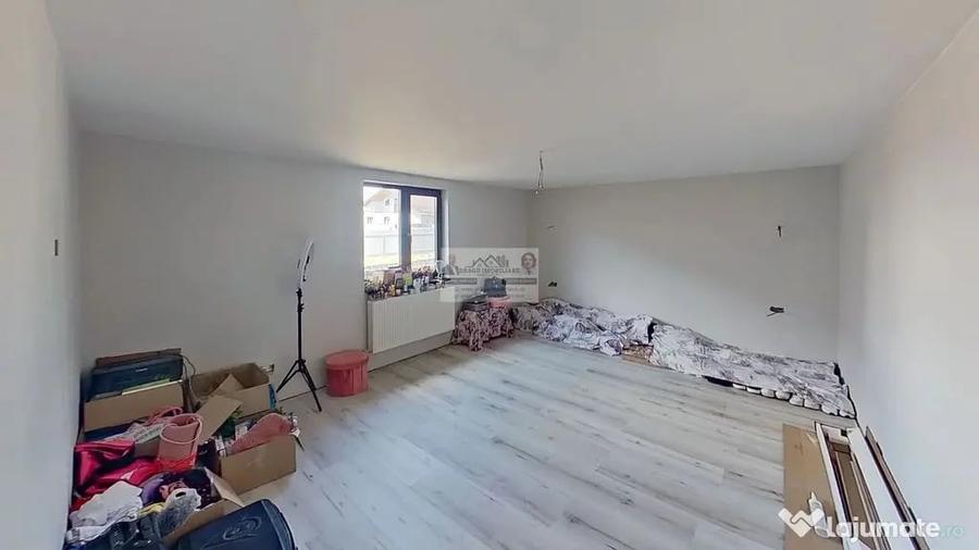 Casă cu 5 camere cu Teren 1159 Mp în Central
