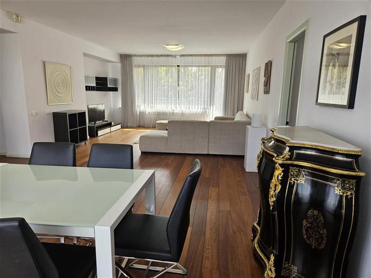 Apartament cu 3 camere semidecomandat, mobilat în Kiseleff