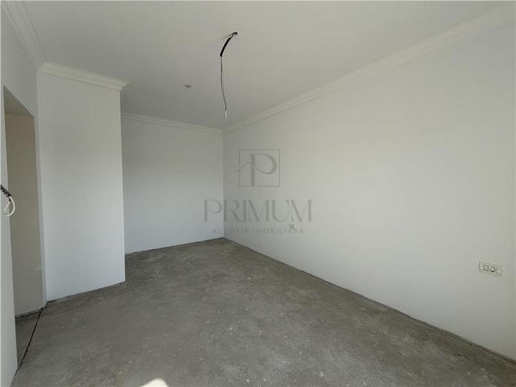 Apartament cu 3 camere semidecomandat în Moșnița Nouă