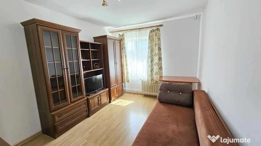 Garsonieră decomandată în Central