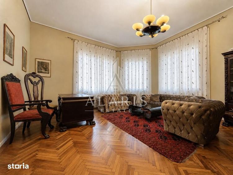 Apartament cu 4 camere decomandat în Central
