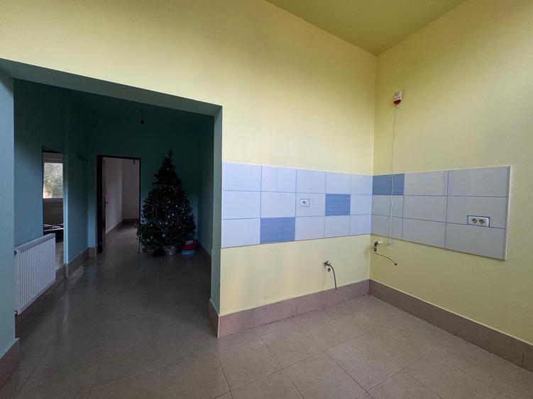 Casă individuală cu 5 camere cu Canalizare în Tractorul