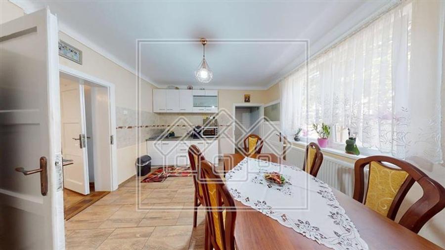 Casă individuală cu 6 camere cu Teren 950 Mp în Valea Aurie