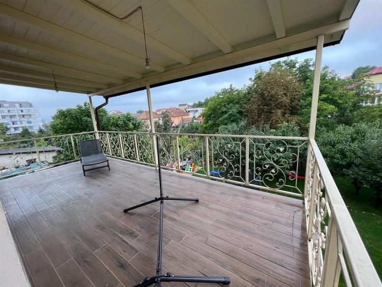 Apartament cu 4 camere semidecomandat, mobilat în Iris