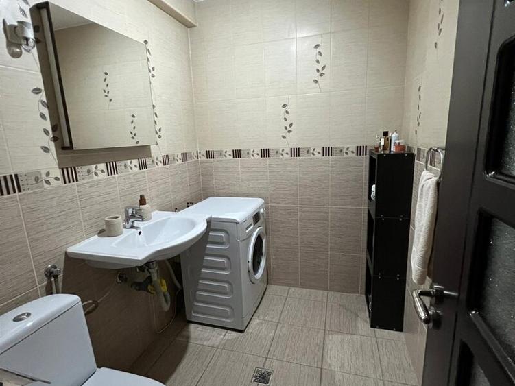 Apartament cu 3 camere decomandat, mobilat în Colentina