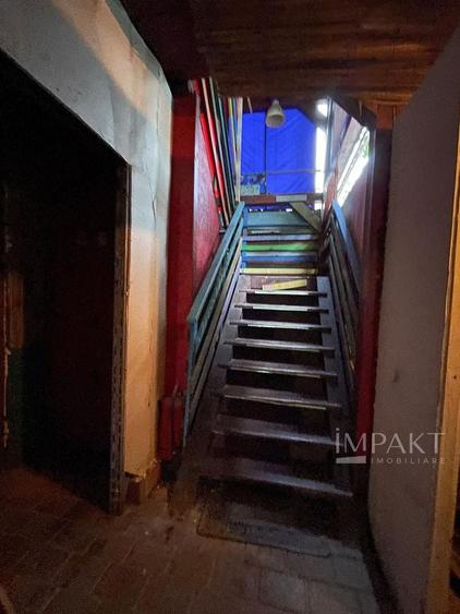 Casă individuală cu 14 camere cu Canalizare în Ultracentral