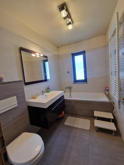 Apartament cu 2 camere semidecomandat în Dumbrăvița