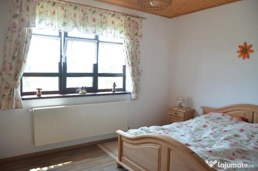 Casă cu 5 camere cu Teren 3420 Mp în Valea Călugărească