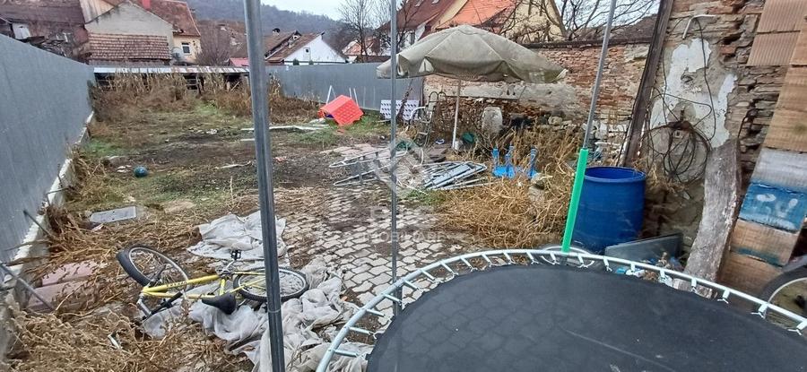Casă individuală cu 6 camere cu Canalizare în Central