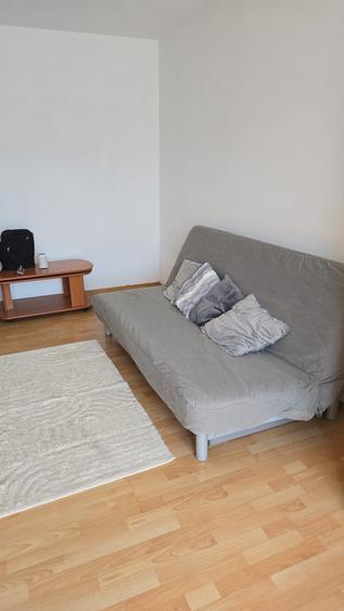 Garsonieră decomandată în Titan