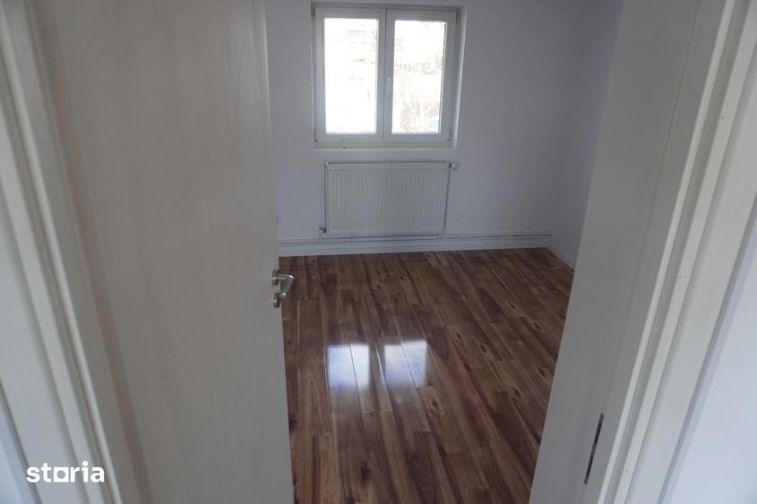 Casă cu 8 camere cu Teren 380 Mp în Snagov