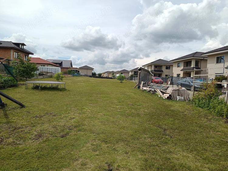 Teren de 500 mp, în Dezmir