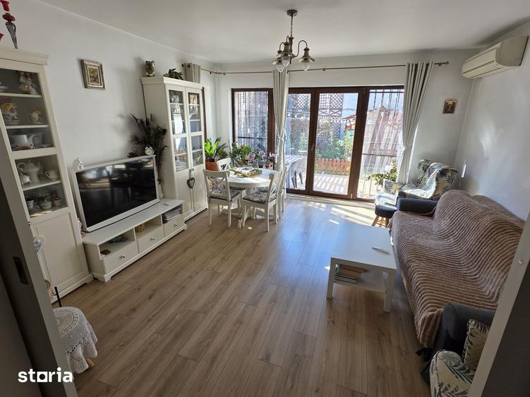 Casă cu 5 camere cu Teren 240 Mp în Tei