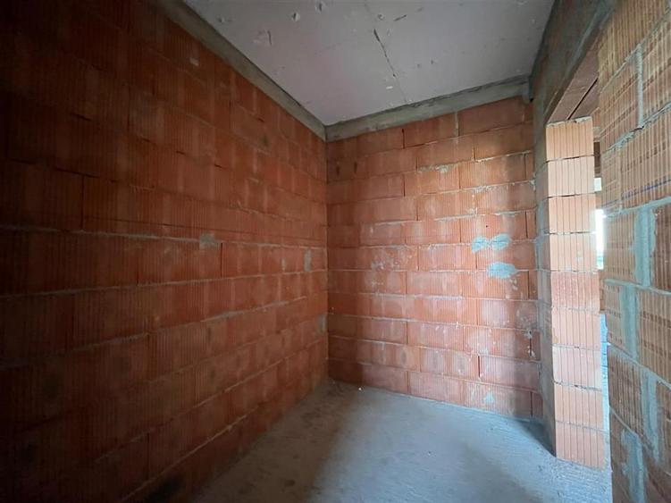 Casă cu 4 camere cu Teren 471 Mp în Cihei