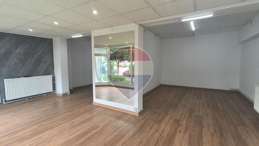 Spațiu comercial, de 60 mp, în Micro 14