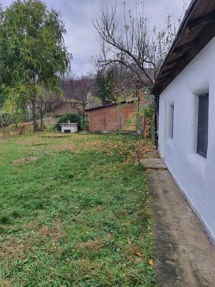 Casă cu 2 camere cu Teren 2400 Mp în Stâncești