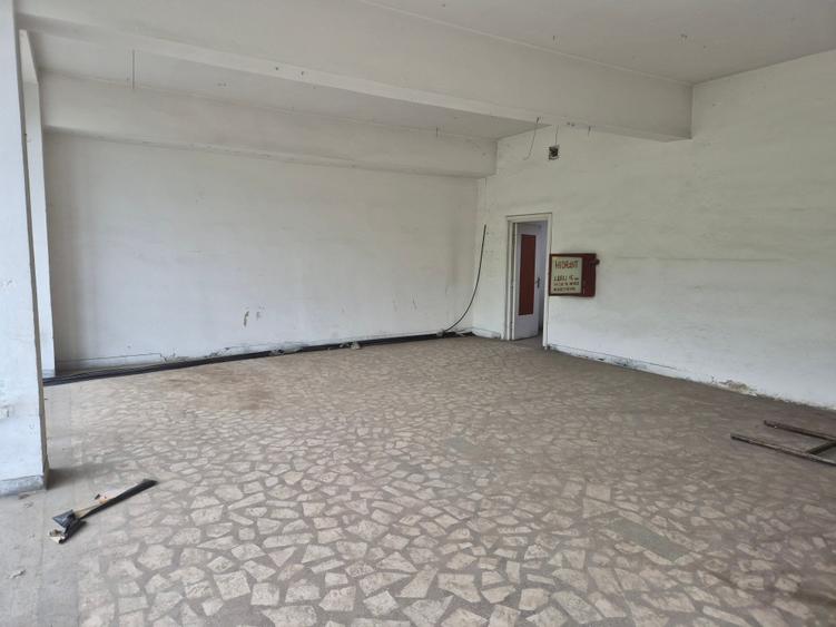 Spațiu comercial, de 500 mp, în Luncă