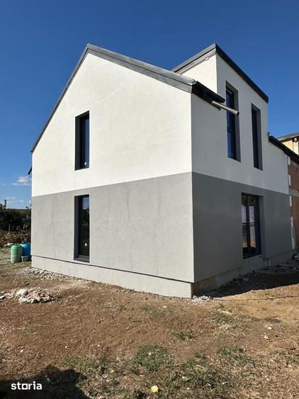 Casă cu 4 camere cu Teren 250 Mp în Central