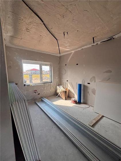 Duplex cu 4 camere cu Canalizare în Moșnița Nouă