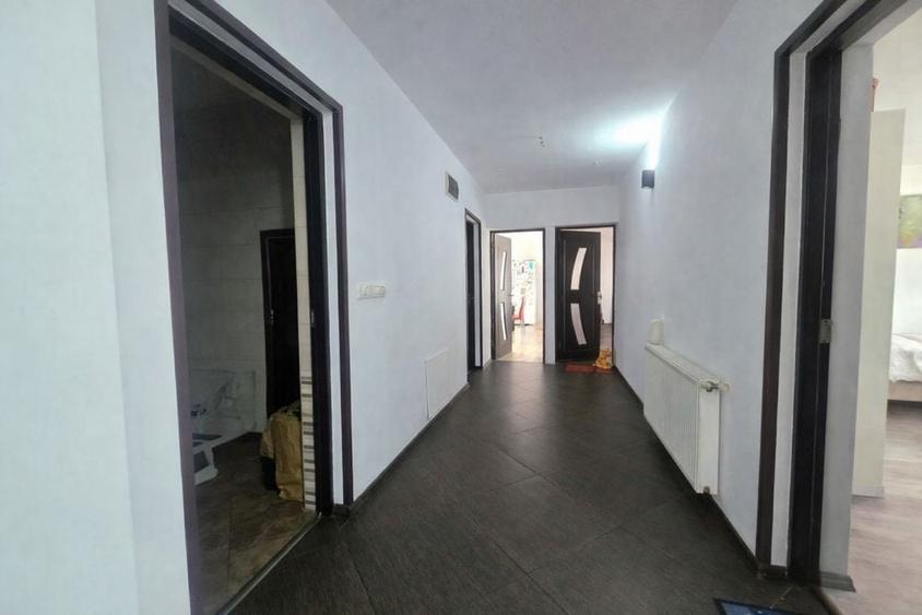 Casă cu 4 camere cu Teren 7773 Mp în Central