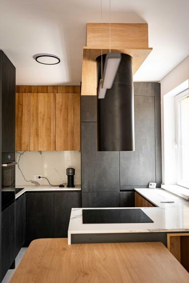 Apartament cu 3 camere semidecomandat în Sud