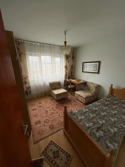 Apartament cu 3 camere decomandat în Petros