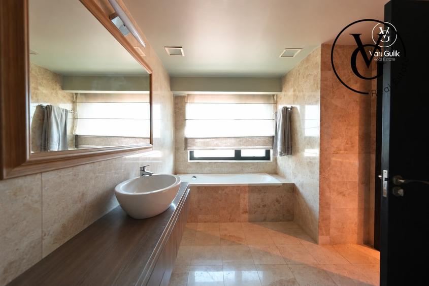 Casă individuală cu 10 camere cu Piscina în Central