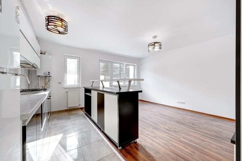 Apartament cu 3 camere decomandat în Titan