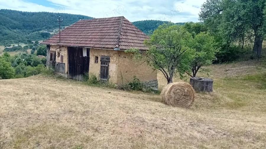 Casă cu 2 camere cu Teren 13420 Mp în Central