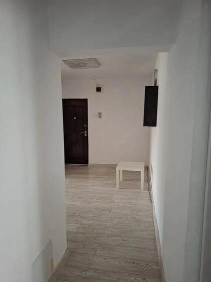 Apartament cu 3 camere semidecomandat în Mărășești
