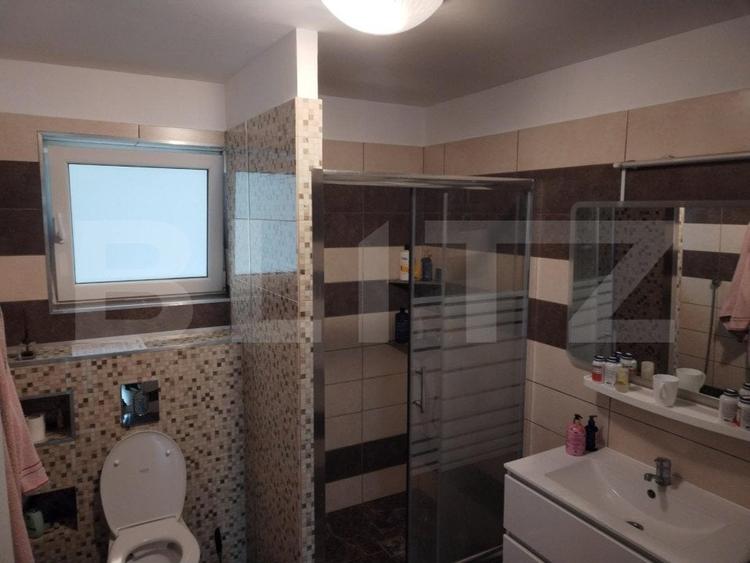 Casă individuală cu 7 camere cu Canalizare în Central