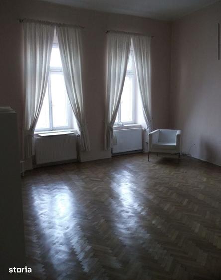 Casă cu 5 camere cu Teren 250 Mp în Central