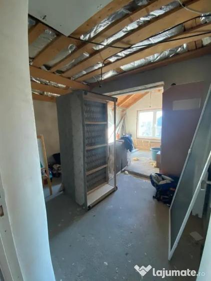 Casă cu 5 camere cu Teren 6880 Mp în Tămaia