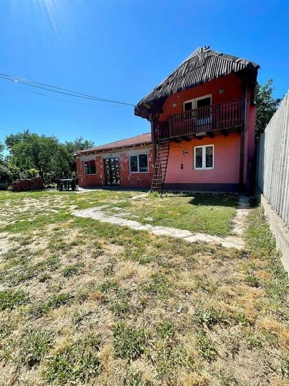 Casă individuală cu 4 camere decomandat cu Canalizare în Periferie