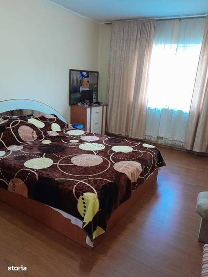 Apartament cu 3 camere decomandat în Exterior Vest