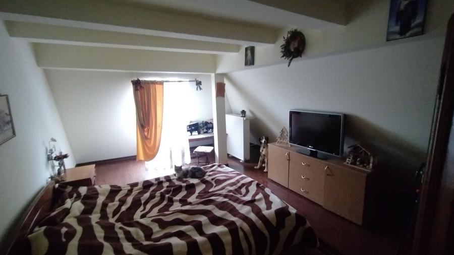Casă individuală cu 8 camere cu Canalizare în Faleza Nord
