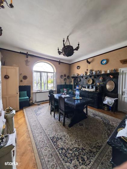 Casă cu 7 camere cu Teren 1013 Mp în Moșilor