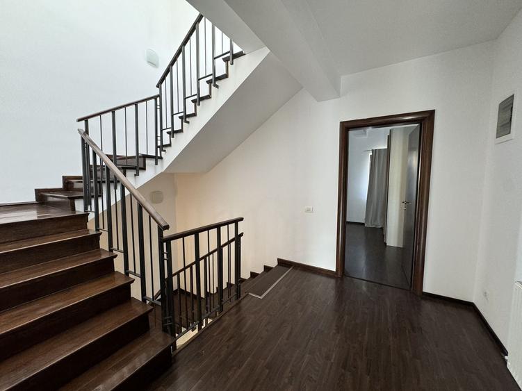 Duplex cu 6 camere cu Canalizare în Pipera