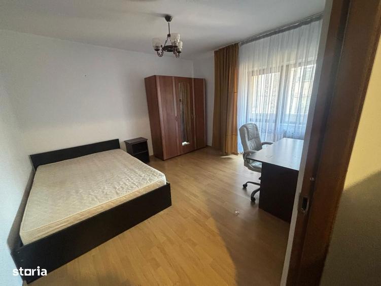 Apartament cu 4 camere decomandat, mobilat în Central