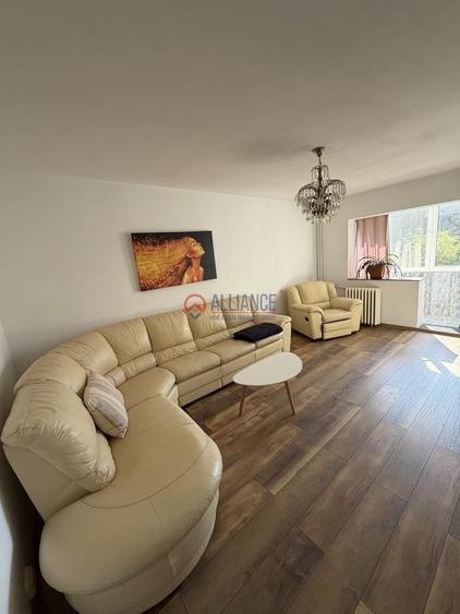Apartament cu 3 camere decomandat în Dacia