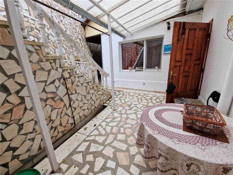 Duplex cu 7 camere cu Piscina în Central