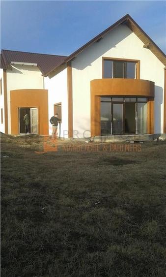 Casă individuală cu 5 camere cu Teren 1700 Mp în Zorești