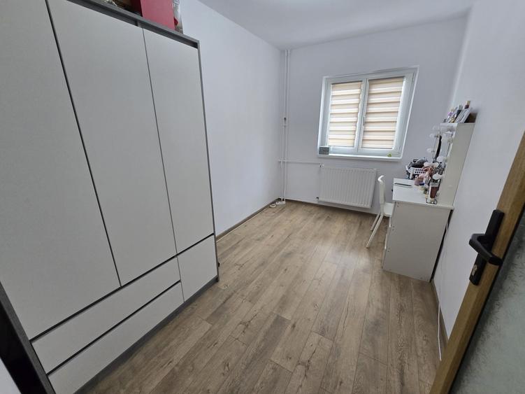 Apartament 3 camere, decomandat, zona Paltinis - Penes Curcanul - 8